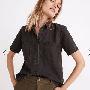 Madewell Denim Short-Sleeve Button-Up Shirt in Lunar Wash. xs